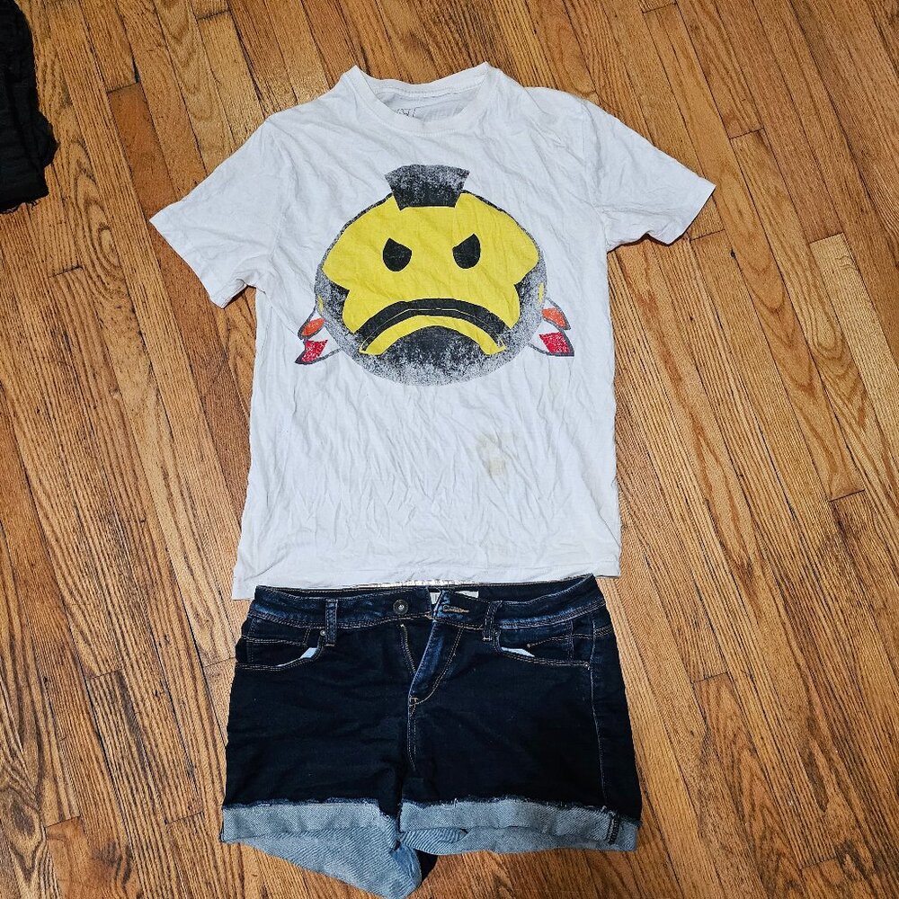 White T & jeans